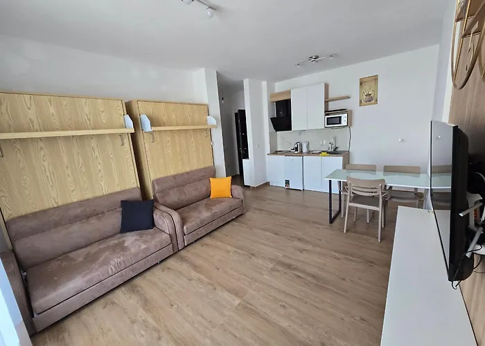 Newborn Lungomare Vlorë