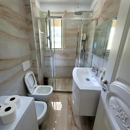 Newborn Lungomare Apartamento Vlorë